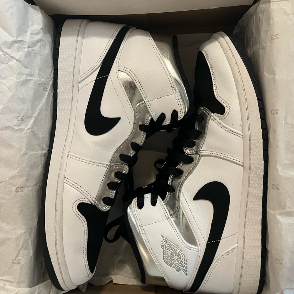 Jordan’s Oreo With Metallic